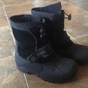 Boys snow boots, size 3